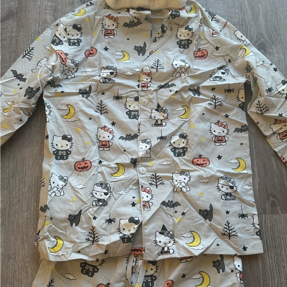 Hello Kitty X Pottery Barn Glow in the Dark PJs Size M SOLD OUT ONLINE - Picture 5 of 7